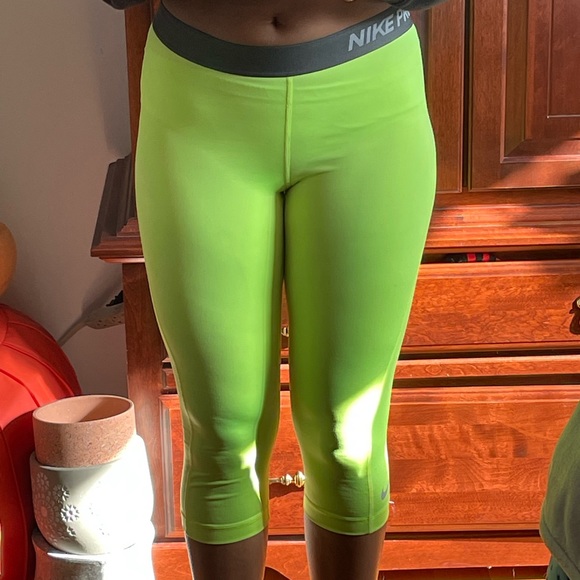SOLD Nike Pro cropped capri neon yellow leggings - Small - Picture 6 of 6